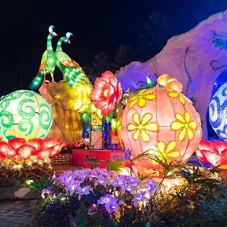 Oyo 696 Hasanah Guest House Syariah De Saphire マラン エクステリア 写真