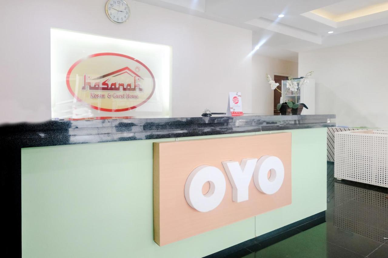 Oyo 696 Hasanah Guest House Syariah De Saphire マラン エクステリア 写真